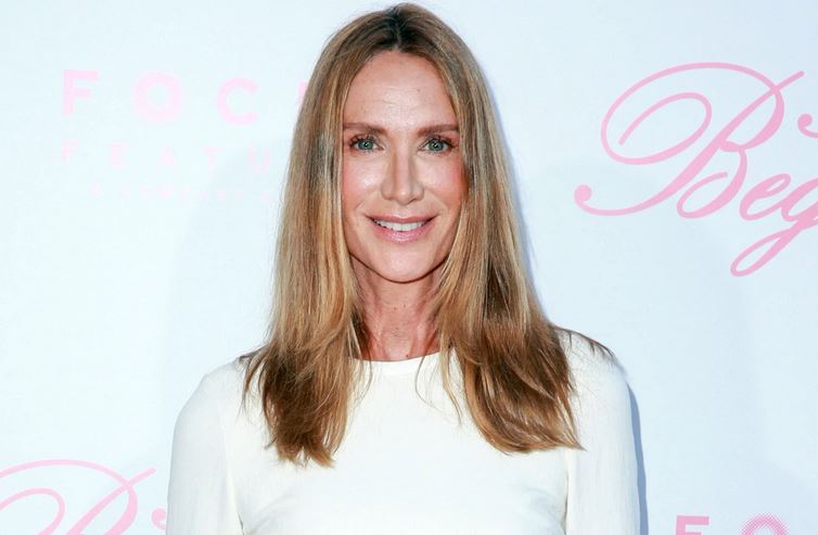 Kelly Lynch Net Worth