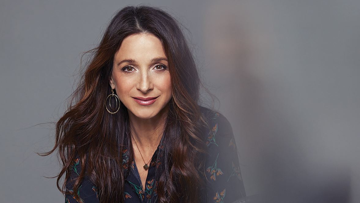 Marin Hinkle Net Worth